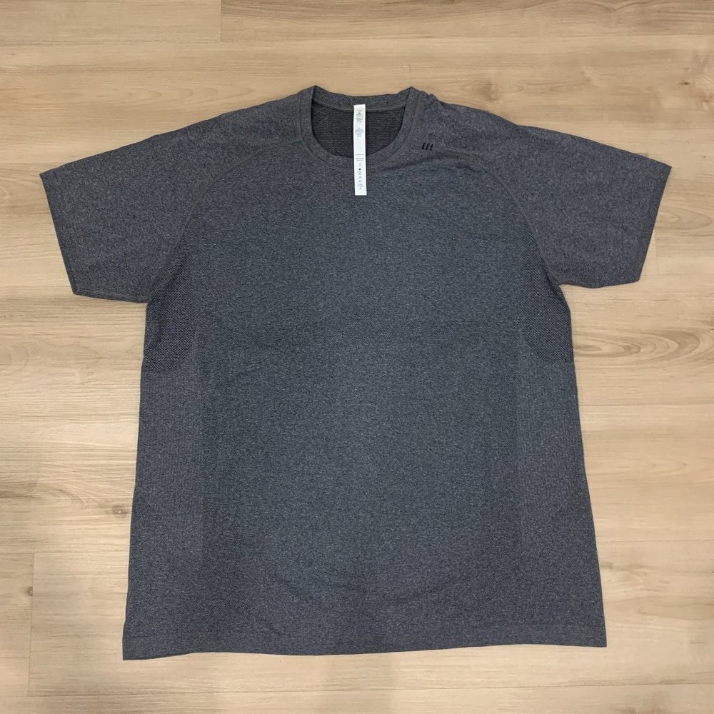 Lululemon Metal Vent Tech Short Sleeves T-Shirt Grey Size XXL Running Tee Crew